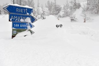Galleria foto 'Maltempo, Amatrice sotto 1 metro di neve. Sindaco: “Situazione disastrosa”' - foto 1