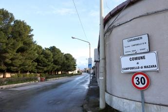 Galleria foto 'Messina Denaro, nel primo covo trovati anche abiti femminili' - foto 1