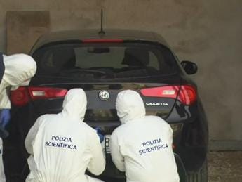 Galleria foto 'Messina Denaro, Polizia scientifica ancora al lavoro su auto boss' - foto 1