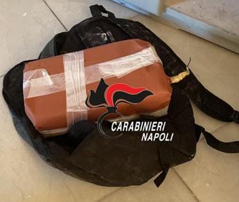 Galleria foto 'Napoli, in casa bomba in grado di polverizzare un camion: arrestato' - foto 1