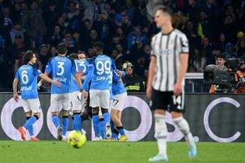 Galleria foto 'Napoli-Juve 5-1, azzurri travolgono bianconeri: fuga per scudetto' - foto 1