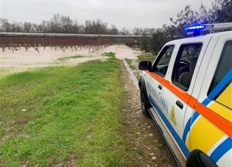 Maltempo, disagi nella Bat e nel Foggiano: due persone bloccate in auto a Trani. Esonda l’Ofanto