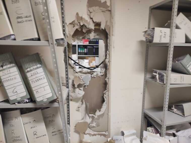 Cerignola, entra negli uffici dell’ospedale e danneggia arredi e macchinari: arrestato – FOTO