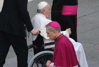 Galleria foto 'Padre Georg in udienza da Papa Francesco, primo incontro dopo polemiche' - foto 1
