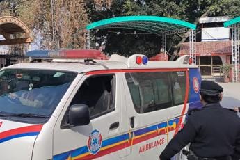 Galleria foto 'Pakistan, esplosione in moschea Peshawar: bilancio sale a 17 morti' - foto 1