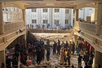 Galleria foto 'Pakistan, sale a 87 morti bilancio attentato moschea Peshawar' - foto 1
