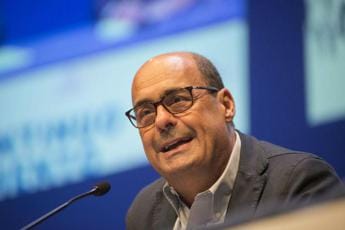 Galleria foto 'Pd, Zingaretti: “Scelgo Schlein”' - foto 1