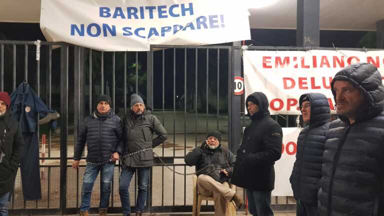Baritech chiude. Presidio degli operai davanti allo stabilimento – FOTO e VIDEO
