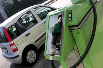 Galleria foto 'Prezzi benzina, Pichetto: “Intervento su accise con riforma complessiva fisco”' - foto 1