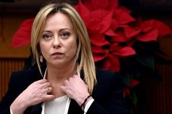 Galleria foto 'Prezzo benzina, Meloni difende la scelta sulle accise. Opposizione attacca' - foto 1