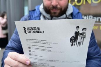 Galleria foto 'Reddito cittadinanza a 3,7 mln di persone nel 2022, in media 551 euro' - foto 1