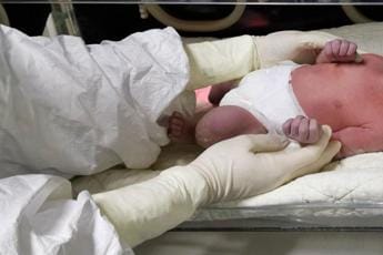 Galleria foto 'Roma, neonato morto in ospedale: acquisiti documenti e cartella clinica' - foto 1