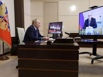 Galleria foto 'Russia, Putin: “Pil sceso solo del 2,5%, aumentata produzione petrolio”' - foto 1