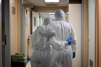 Galleria foto 'Sanità Napoli, appello dell’Ordine: “Infermiere si è suicidato, siamo al limite”' - foto 1