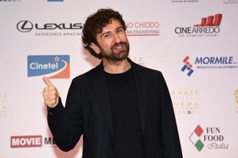 Galleria foto 'Sanremo 2023, Alessandro Siani verso il festival: monologo o solo promo?' - foto 1