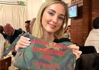 Galleria foto 'Sanremo 2023, Ferragni si prepara con ‘kit’ di sopravvivenza e rito propiziatorio' - foto 1