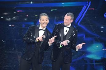 Galleria foto 'Sanremo 2023, Fiorello e Amadeus ‘duettano’ su indizi co-conduttrici' - foto 1