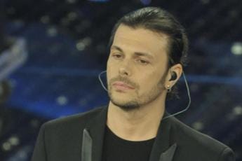 Galleria foto 'Sanremo 2023, sito svela alcuni secondi del brano in gara di Grignani' - foto 1
