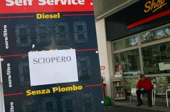 Galleria foto 'Sciopero benzinai, stop da questa sera per 48 ore' - foto 1