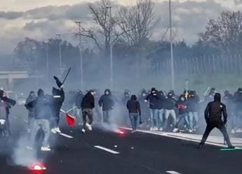 Galleria foto 'Scontri ultras A1, daspo per 9 tifosi' - foto 1