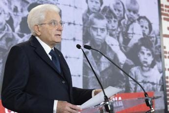 Galleria foto 'Shoah, Mattarella: “Tossine letali offuscarono menti, memoria è dire mai più”' - foto 1