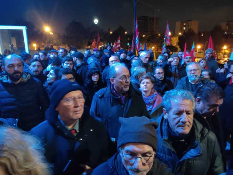 Galleria foto 'Bari, imbrattata la sede Cgil. Bucci: «Non è semplice folklore “no vax”. C’è chiara matrice neofascista» – FOTO e VIDEO' - foto 1