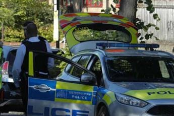 Galleria foto 'Spari da auto vicino chiesa a Londra, ferite 3 donne e una bambina' - foto 1