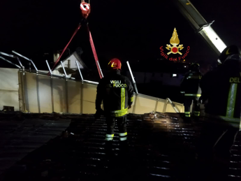 Galleria foto 'Tromba d’aria a Valmontone, 2 feriti lievi e danni a decine di case' - foto 1