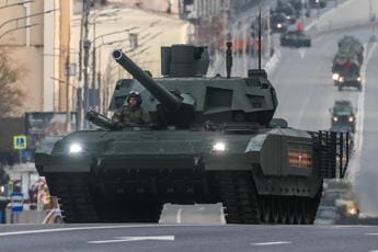 Galleria foto 'Ucraina, 007 Gb: Russia verso schieramento carri armati T-14' - foto 1