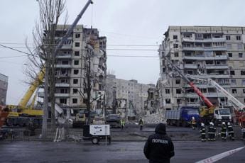 Galleria foto 'Ucraina, attacco Dnipro: 25 persone ancora disperse' - foto 1