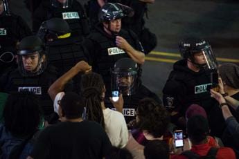 Galleria foto 'Usa, pestato a morte da agenti. Capo polizia Memphis: “Video con immagini disumane”' - foto 1
