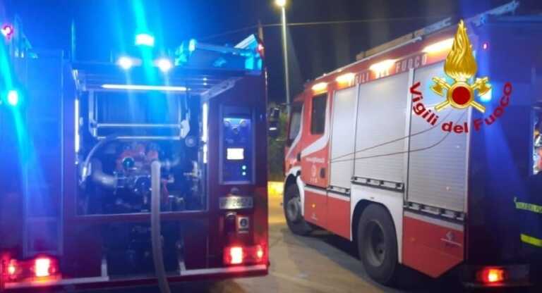 Brindisi, incendiato il portone dello studio legale di un noto avvocato: trovate tracce di liquido infiammabile