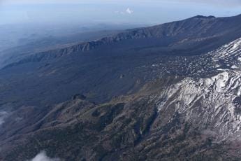 Galleria foto 'Vulcani, Ingv annuncia: “Scoperta l’età della Valle del Bove dell’Etna”' - foto 1