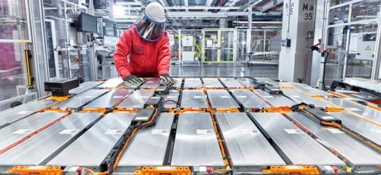 I cinesi e Musk sul collo dell’Europa