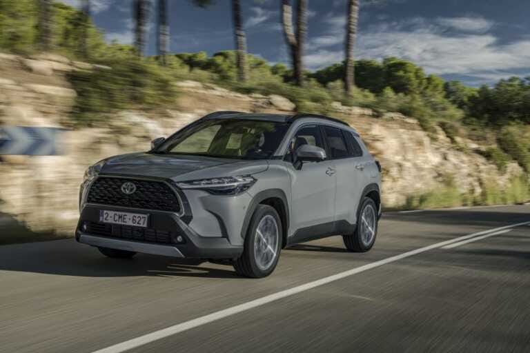 Toyota Corolla Cross disponibile con nuovo 1.8 full hybrid