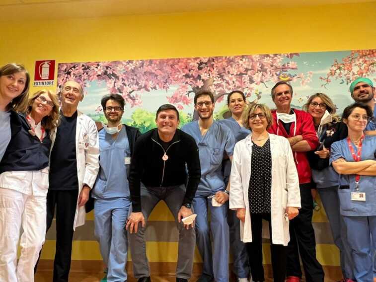 Javier Zanetti visita Cardiochirurgia pediatrica al Policlinico San Donato