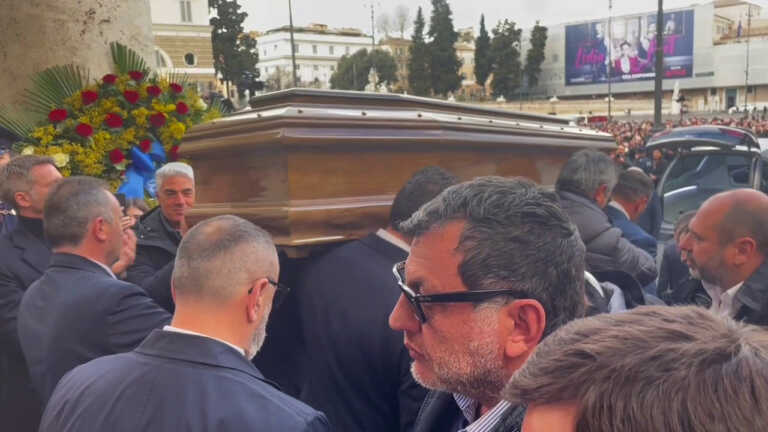 Galleria foto 'Maurizio Costanzo, il commosso addio a Roma' - foto 1