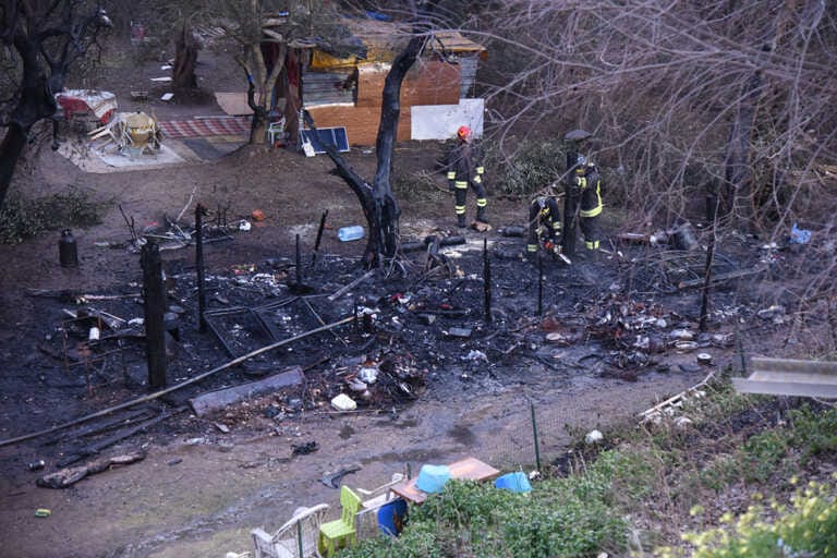 Incendio sulla statale 16: traffico rallentato per circa un’ora. Intervengono i vigili del fuoco – VIDEO