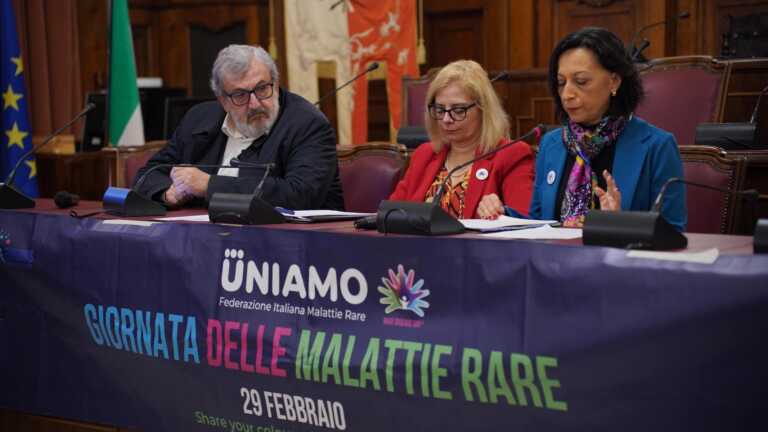 Malattie rare, tappa in Puglia per #Uniamoleforze. Emiliano: «Passi avanti per migliorare la vita dei pazienti» – VIDEO