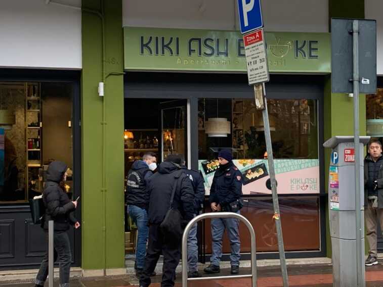 Bari, “spaccata” in piazza Umberto: preso di mira un ristorante di poke – FOTO Bari, “spaccata” in piazza Umberto: preso di mira un ristorante di poke – FOTO