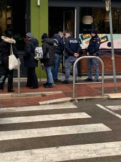 Bari, “spaccata” in piazza Umberto: preso di mira un ristorante di poke – FOTO Bari, “spaccata” in piazza Umberto: preso di mira un ristorante di poke – FOTO