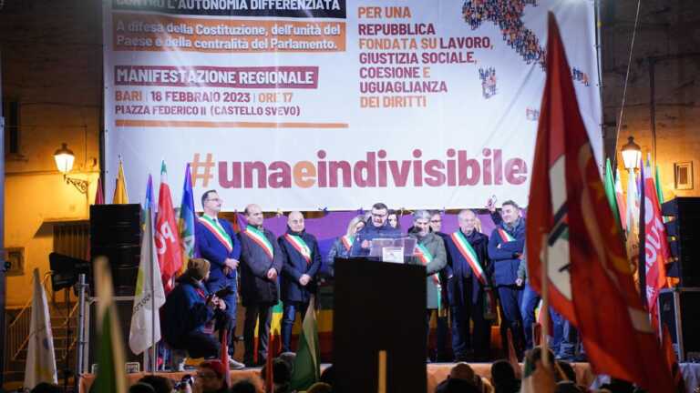 Autonomia differenziata, Emiliano dal palco della Cgil: «È una beffa inaccettabile» – FOTO e VIDEO