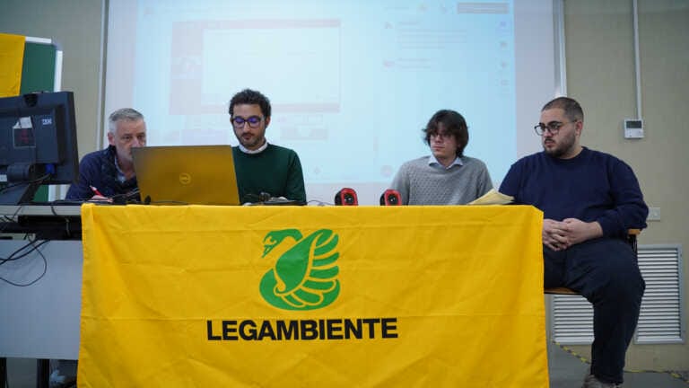 “Ecosistema scuola”, Legambiente: «In Puglia il 45,5% degli istituti ha bisogno di manutenzione urgente» – VIDEO