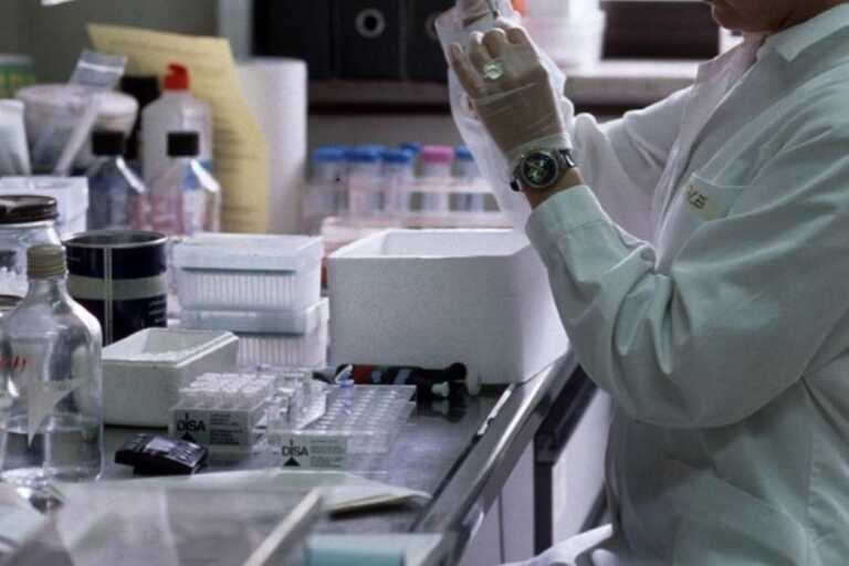 Quasi due anni per sapere se un tumore è maligno in Puglia: la denuncia di Perrini