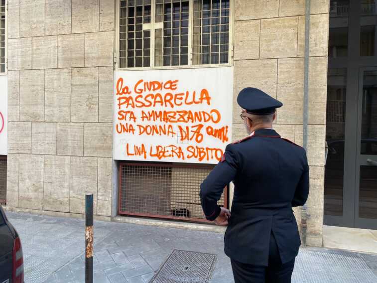 Nel mirino degli anarchici per aver condannato una 76enne: a Bari giudice finisce sotto scorta
