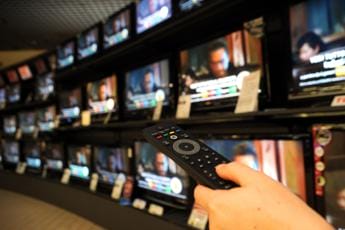 Galleria foto 'Ascolti tv, ‘Fiori sopra l’Inferno’ batte il Gf Vip' - foto 1