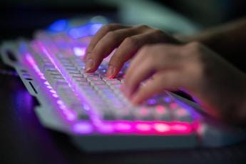 Galleria foto 'Attacco hacker in corso: migliaia di server down nel mondo, Italia colpita' - foto 1