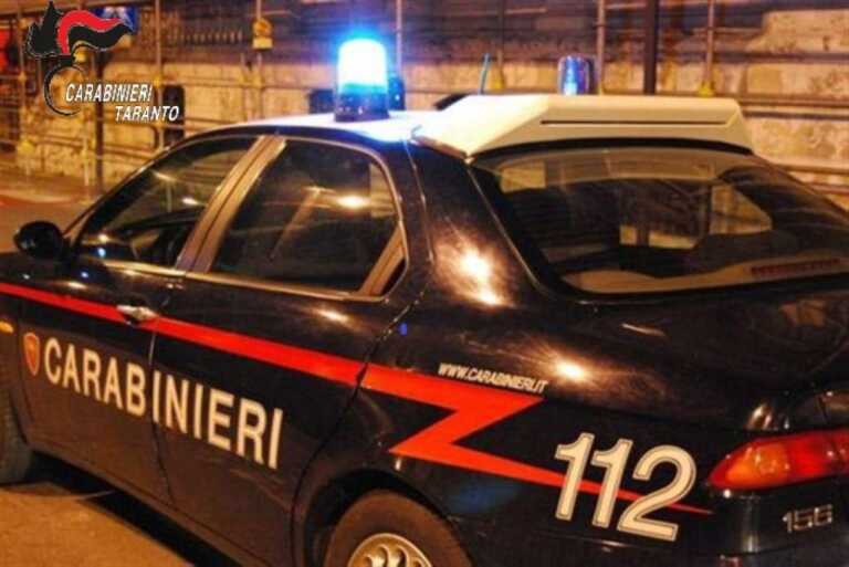 Massafra, minaccia di morte la madre e la sorella: arrestato 19enne