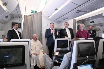 Galleria foto 'Benedetto XVI, papa Francesco: “Morte strumentalizzata da gente senza etica”' - foto 1