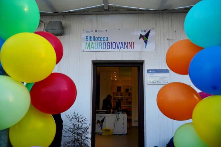 Galleria foto 'Inaugurata a Carbonara la biblioteca “Maurogiovanni”. Emiliano: «Seminiamo cultura» – FOTO e VIDEO' - foto 17